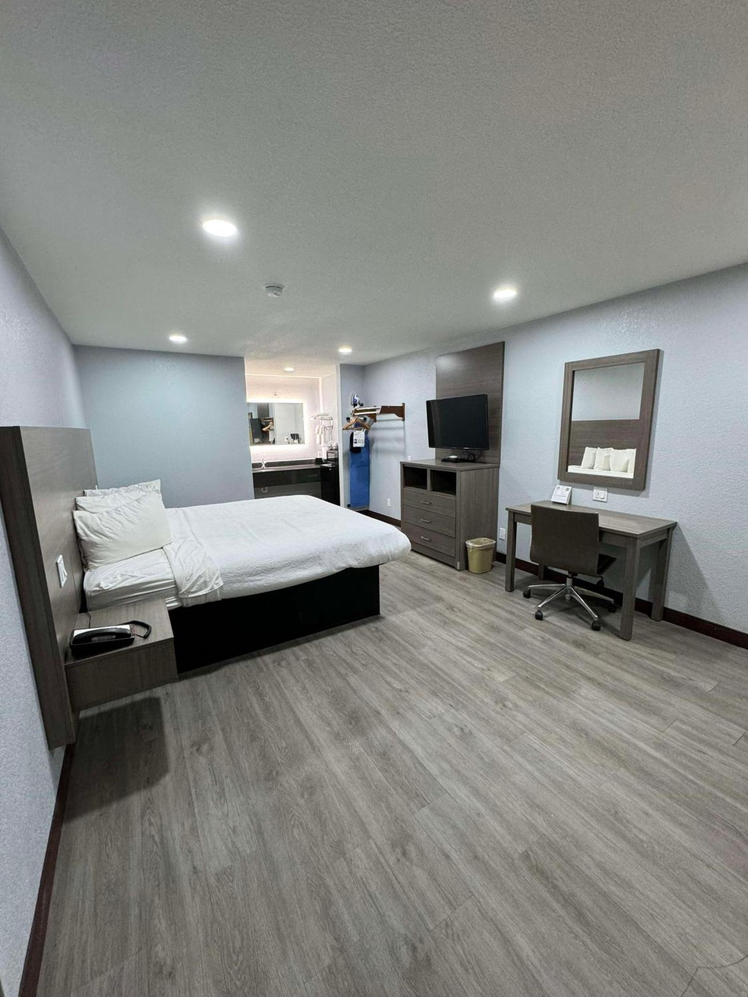 Surestay Hotel By Best Western Childress Bagian luar foto