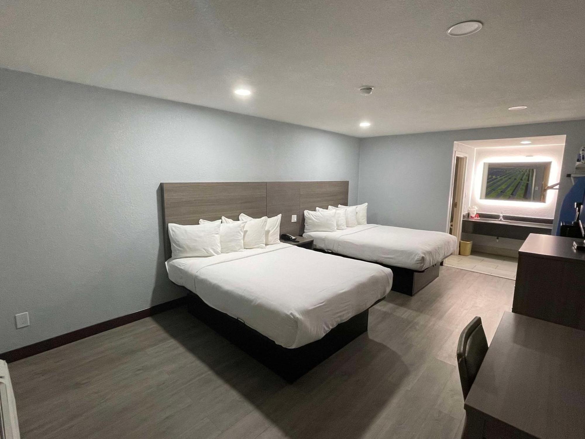 Surestay Hotel By Best Western Childress Bagian luar foto