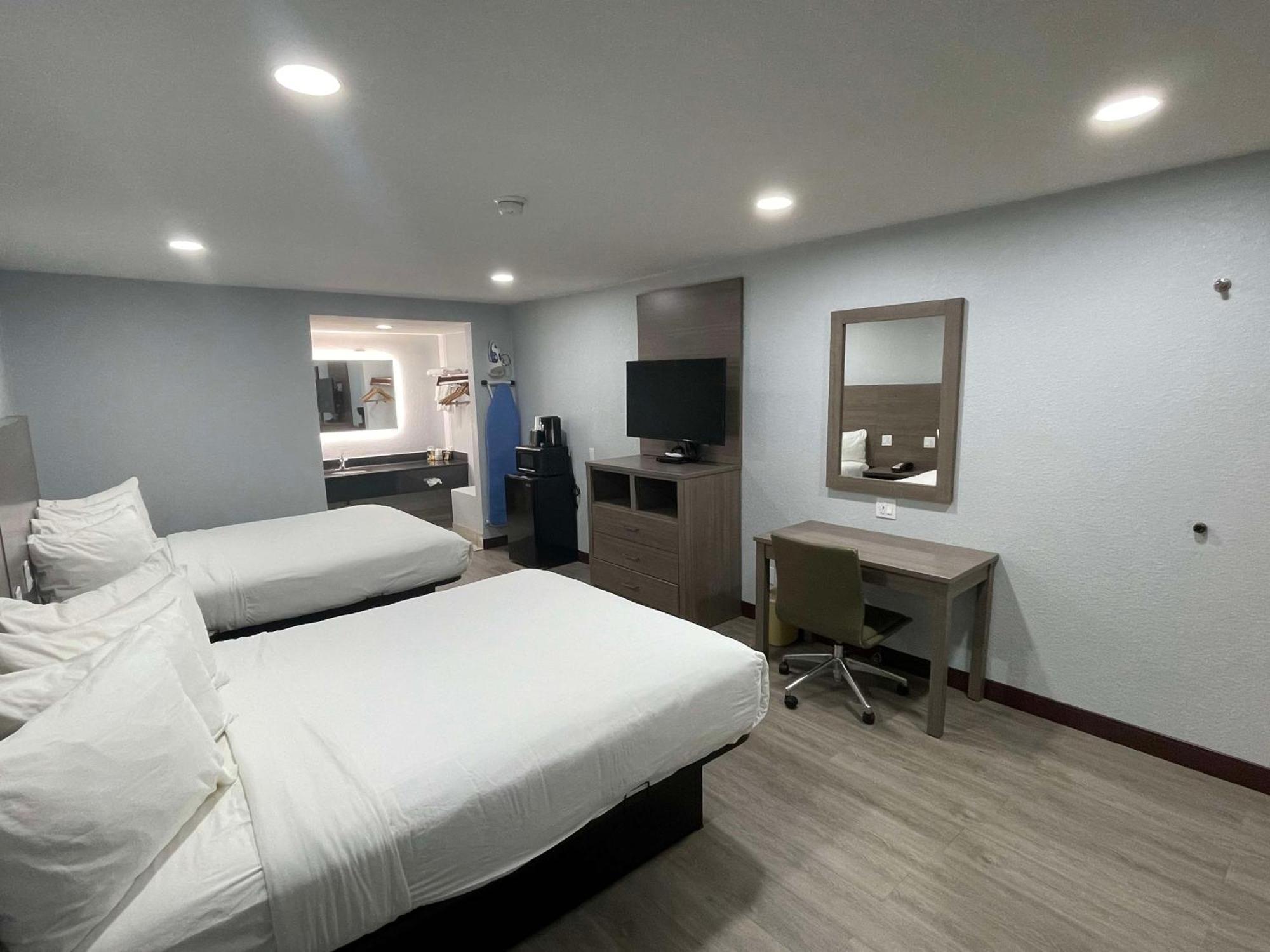 Surestay Hotel By Best Western Childress Bagian luar foto