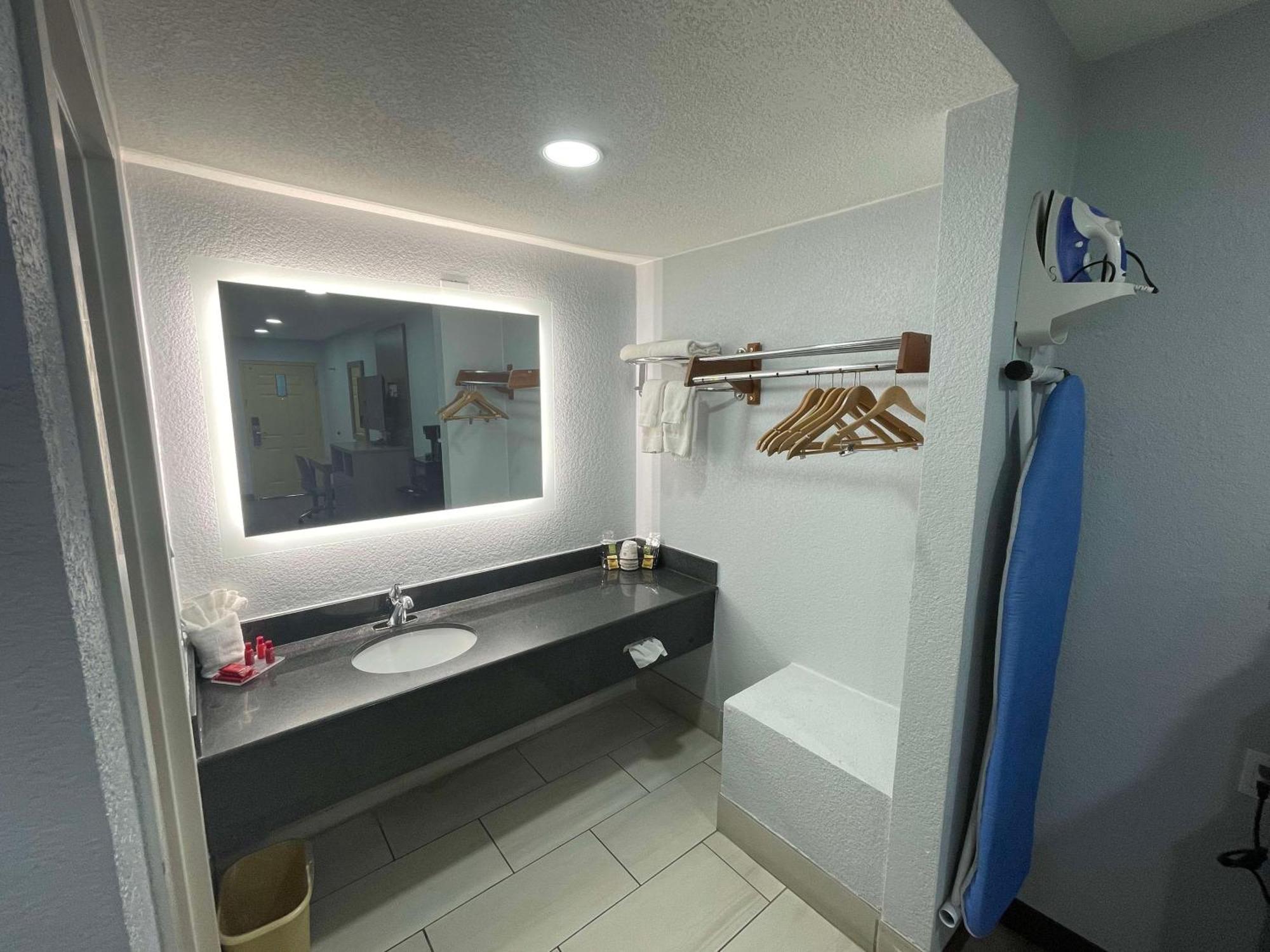 Surestay Hotel By Best Western Childress Bagian luar foto