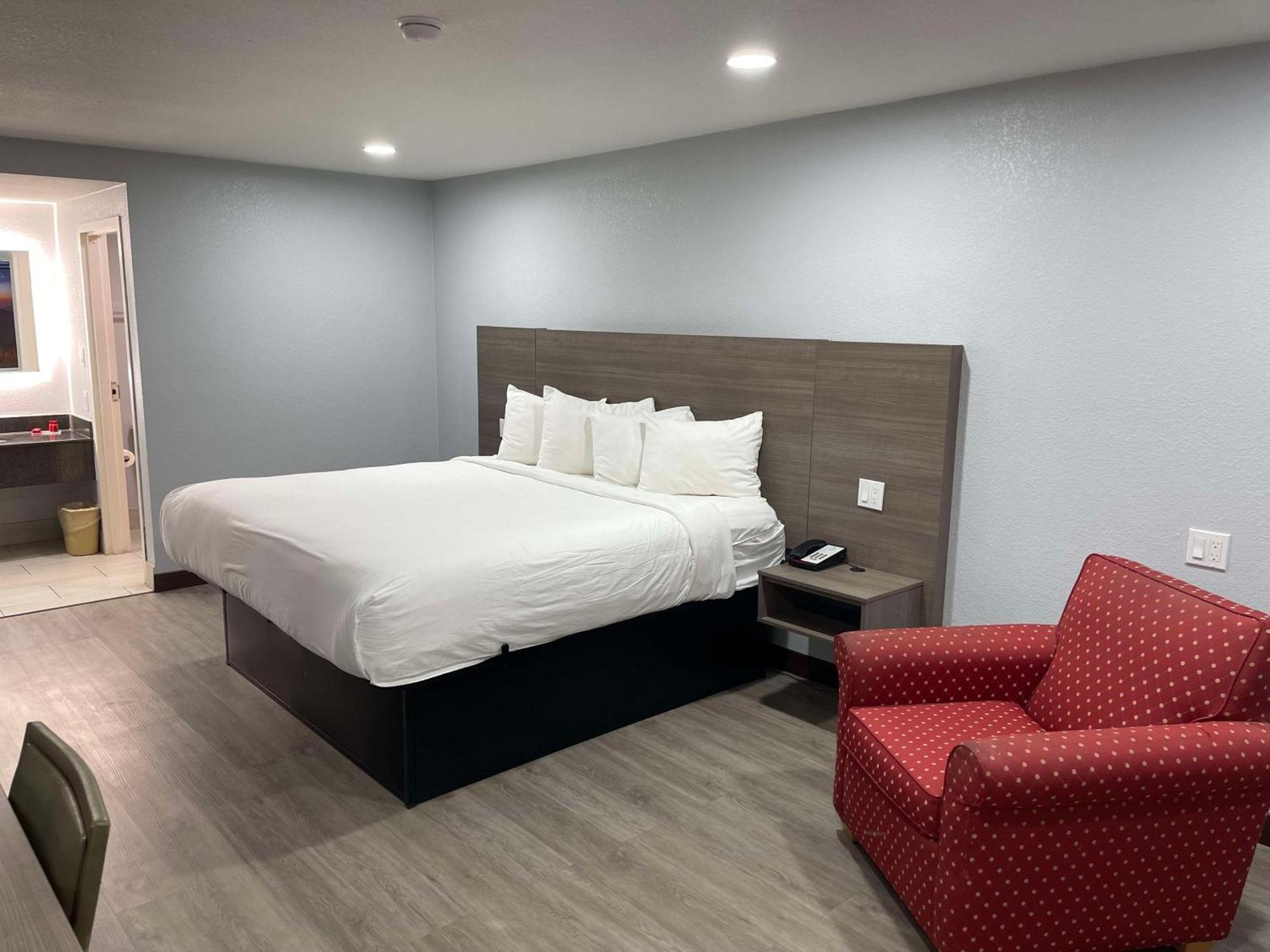 Surestay Hotel By Best Western Childress Bagian luar foto