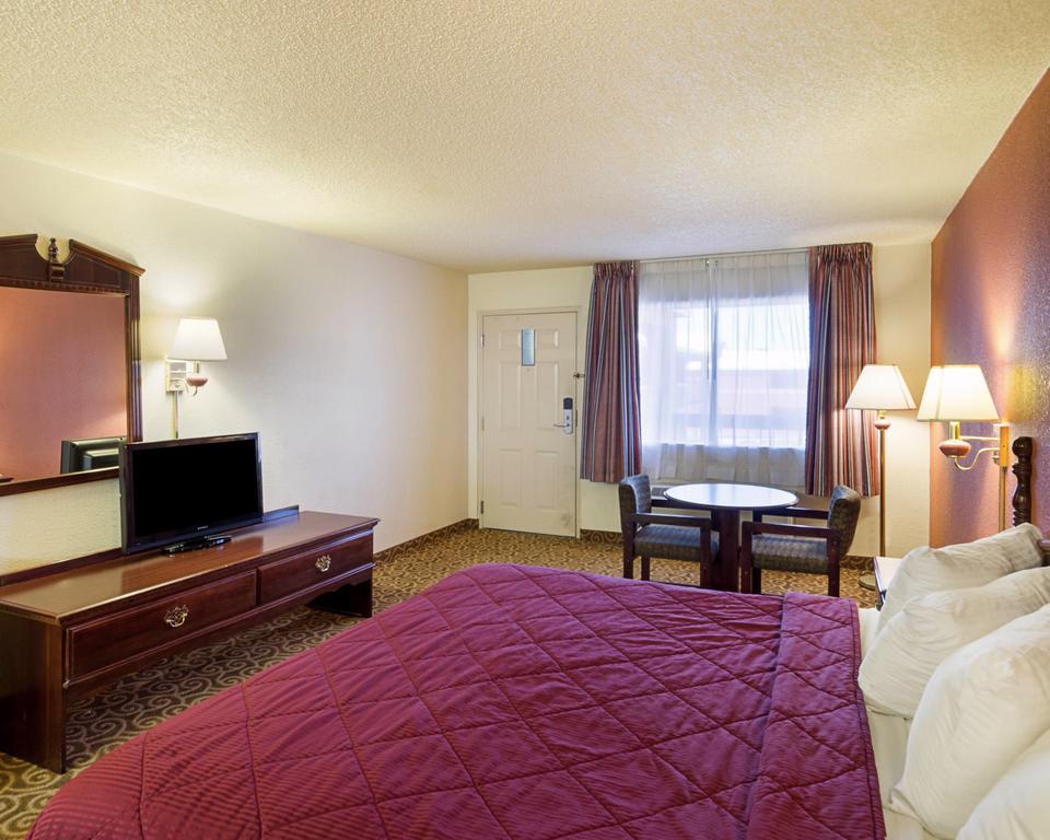 Surestay Hotel By Best Western Childress Bagian luar foto